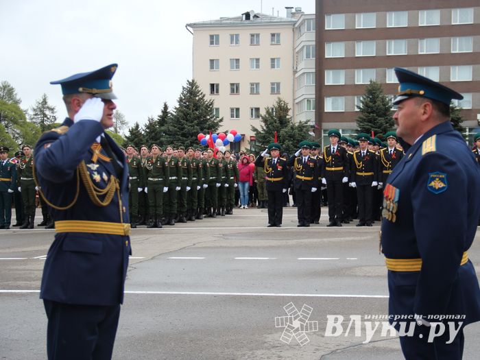 В Великих Луках прошел Парад Победы (ФОТО)