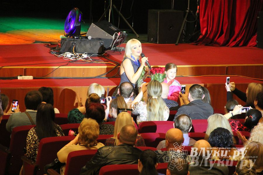 ДК ЛК Великие Луки: Две звезды в одном концерте (фото)