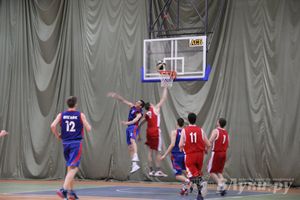 В Великих Луках проходит Открытый Чемпионат г. Великие Луки по баскетболу (фото)