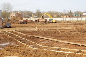 На стройплощадке нового физкультурного комплекса завершена разработка котлована под здание ледового катка