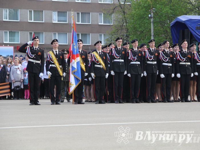 Парад Победы в Великих Луках (фото)