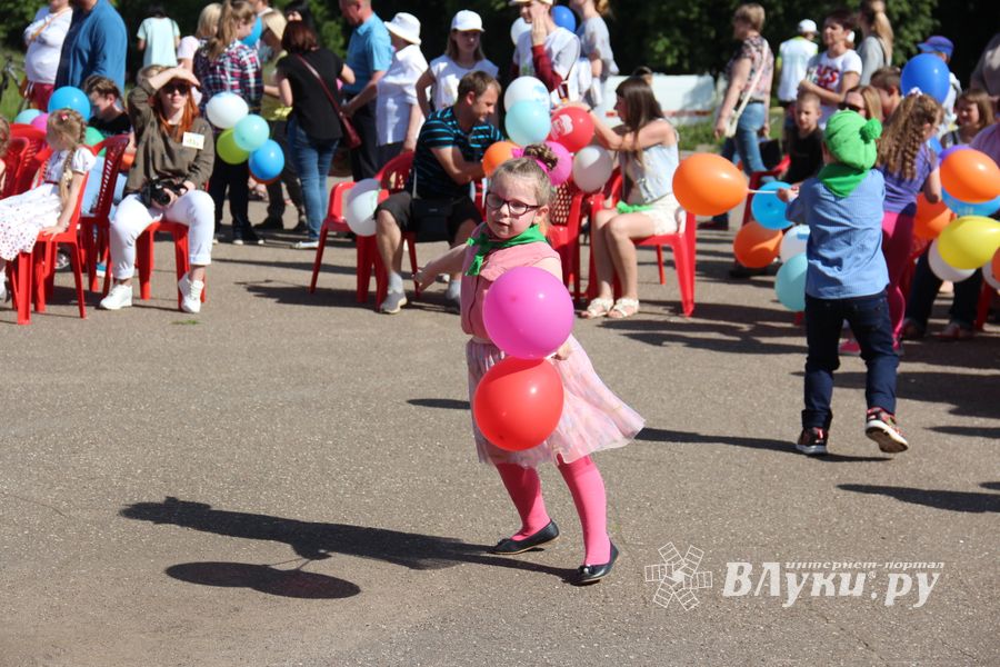 День защиты детей отметили в Великих Луках (ФОТО)
