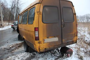 ​В Великих Луках столкнулись маршрутка и «Жигули» (фото)