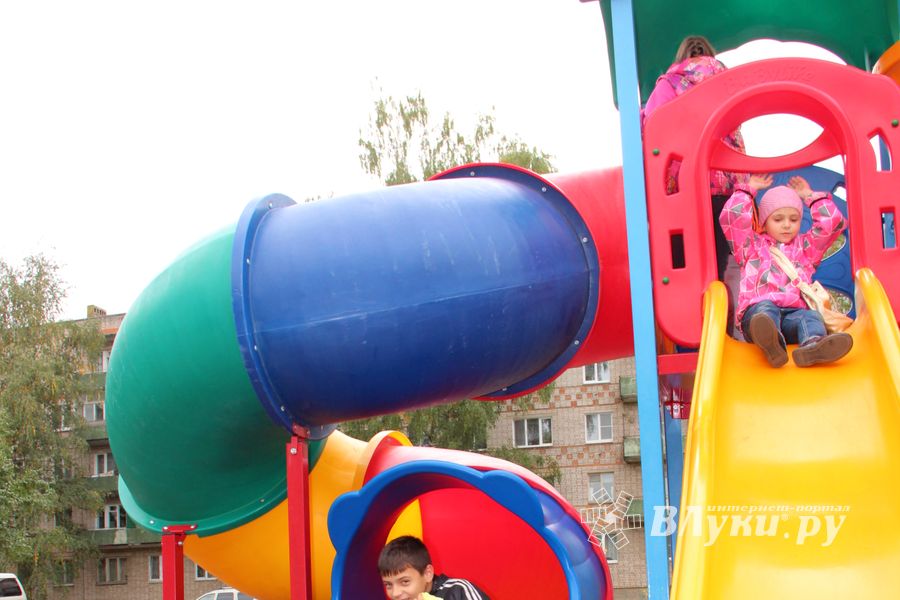 Благоустроенный сквер по улице Жукова начал радовать детей (фото)