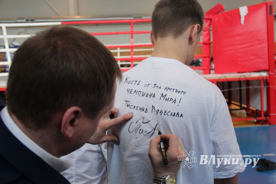 В Великих Луках прошел Кубок области по кикбоксингу (ФОТО)