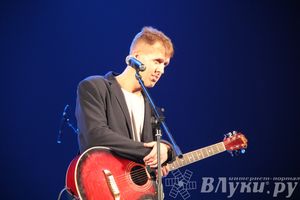 В Великих Луках прошел фестиваль живой музыки «Ставим на аватарках небо» (фото)
