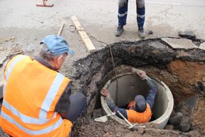 На проспекте Гагарина ремонтируют ливневую канализацию (ФОТО)