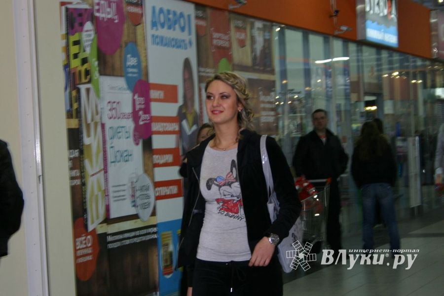 Торговый центр «Апельсин» поздравил прекрасных дам с праздником весны