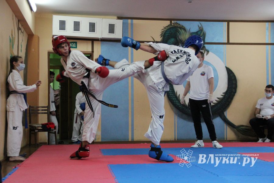 В Великих Луках прошли соревнования по тхэквондо (ФОТО)