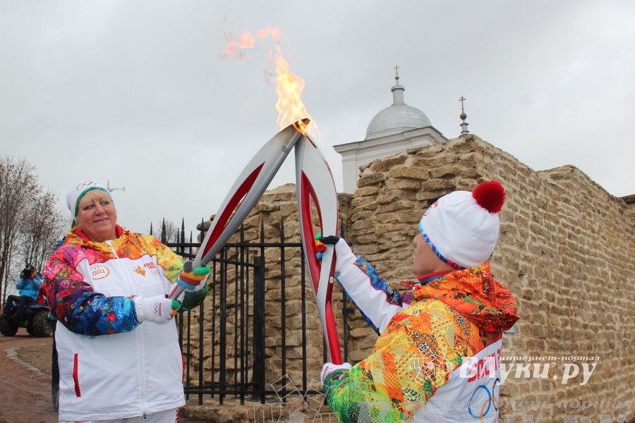 Эстафета Олимпийского огня в Изборске и Пскове