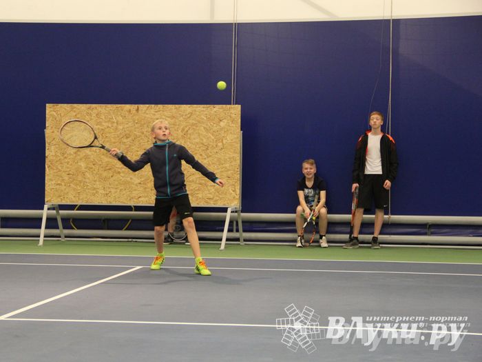 В Великих Луках прошло Первенство по большому теннису (фото)