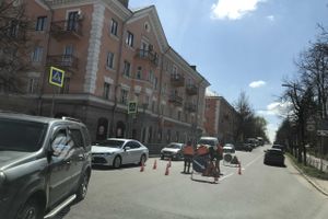 На Октябрьском обновляют «зебры», движение временно затруднено (ФОТО)