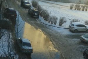 В Великих Луках «уплыл» каток