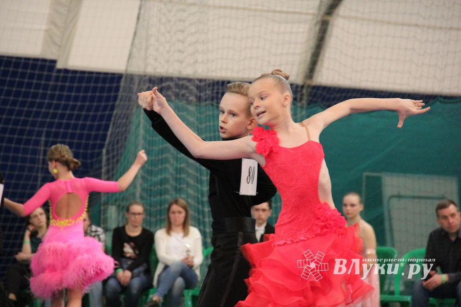 В Великих Луках прошел турнир по спортивным бальным танцам (ФОТО)