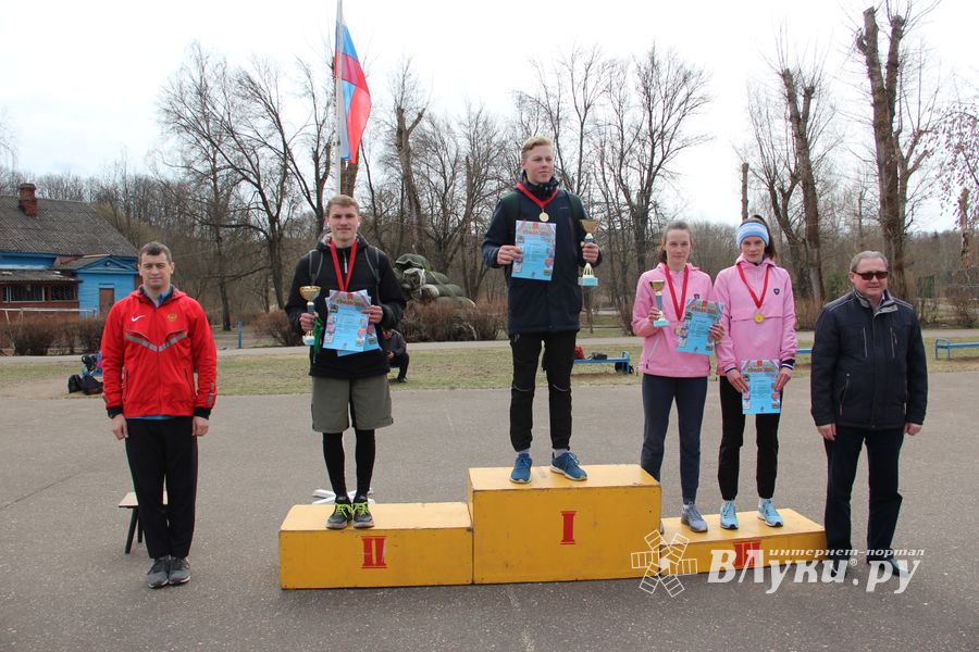 В Великих Луках прошёл легкоатлетический кросс (ФОТО)