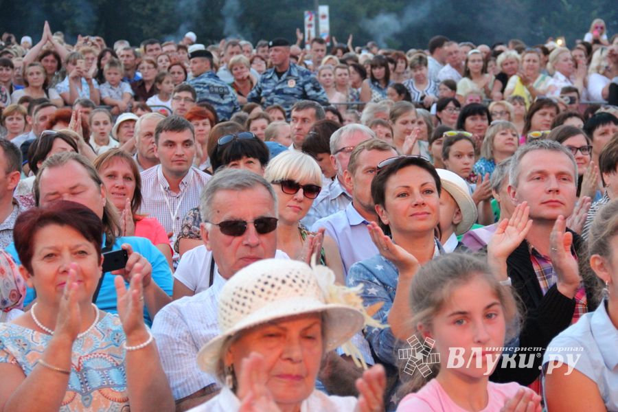 Людмила Чурсина и Пелагея поздравили Великие Луки с 850-летием (ФОТО)