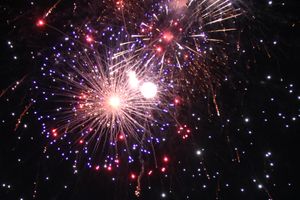 Праздничный салют в честь Дня города