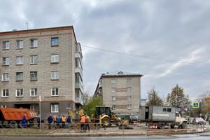 В Великих Луках на проспекте Гагарина ликвидировали прорыв в сетях водопровода (ФОТО)