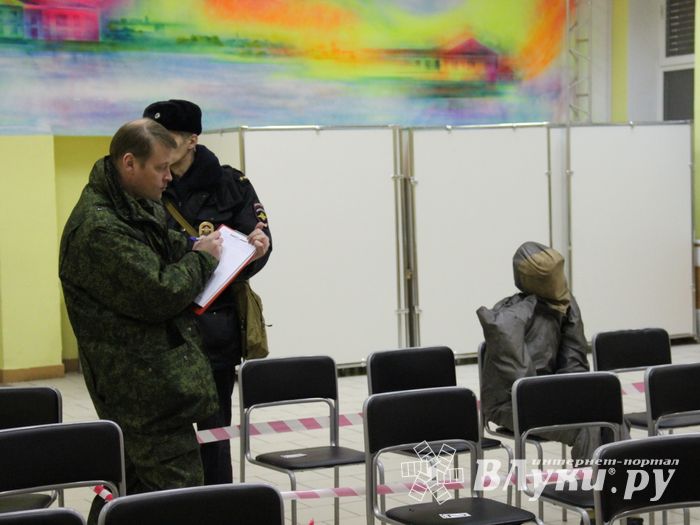В Великих Луках «захватили заложников» (фото)