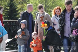 Парад Победы в Великих Луках (фото)