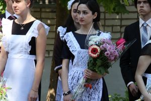 В Великих Луках прозвенели «Последние звонки»