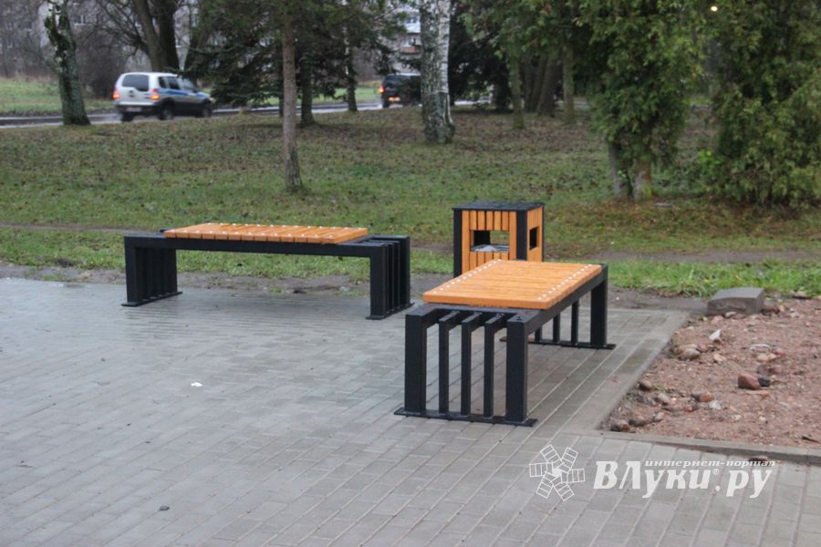 Площадку у будущего знака воздухоплаванию облагораживают (ФОТО)