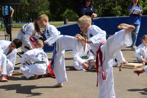 Спецназ «разгромил» на Дятлинке «банду»