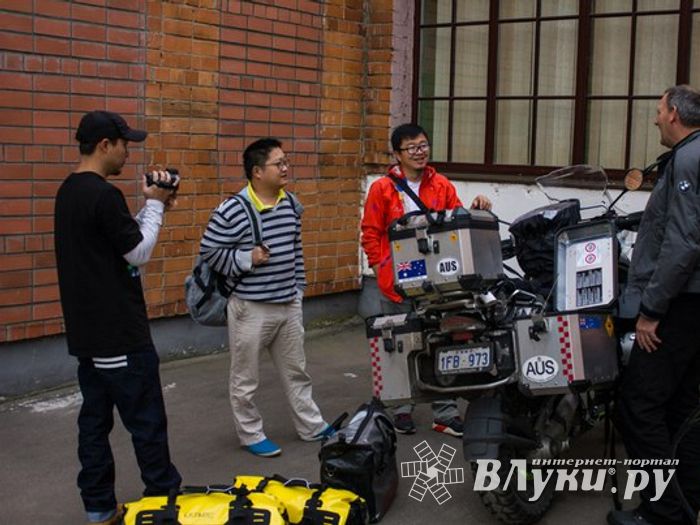 Иностранные туристы на электромобилях в Великих Луках (ФОТО)