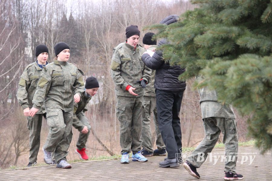 В Великих Луках проходит открытая военно-патриотическая игра «Юнармия-Великие Луки-2020» (ФОТО)