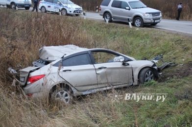 В Пскове водитель «КАМАЗа» не пропустил автомобиль «Хёндай», 2 человека погибли (фото)