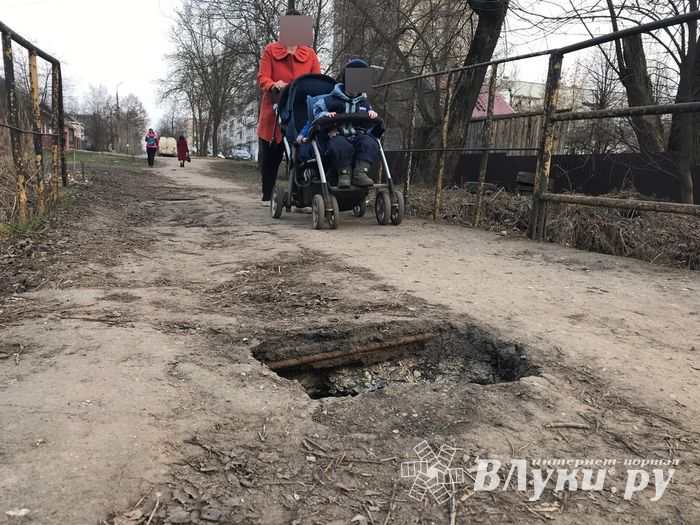 «Дырявый» мост на Винатовского\u002DТимирязева — ремонта ждать (ФОТО)
