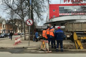 На Октябрьском пр-те и сегодня затруднено движение (ФОТО)