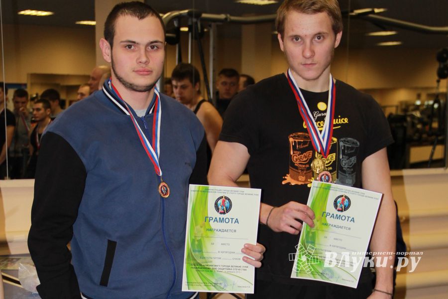 В Великих Луках состоялись Первенство города по жиму штанги и Первый Кубок города по армлифтингу (фото)