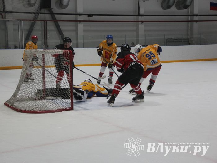 Хоккейные матчи чемпионатов города Великие Луки и Псковской области по хоккею прошли в СОК «Айсберг» (ФОТО)