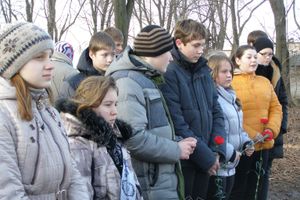 В Великих Луках сегодня вспоминали героев-подпольщиков (ФОТО)