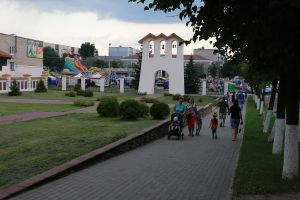 Андрей Турчак встретил День города Новосокольники вместе с жителями под проливным дождем (ФОТО)