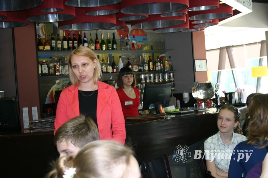 Великолукские школьники посетили "Литературное кафе"