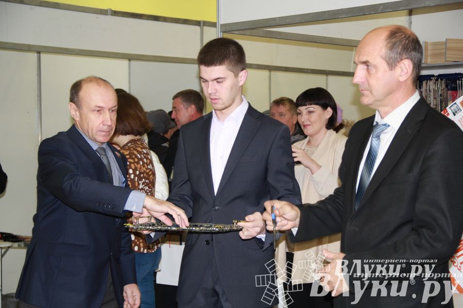 Универсальная выставка малого и среднего бизнеса открылась в Великих Луках (фото)