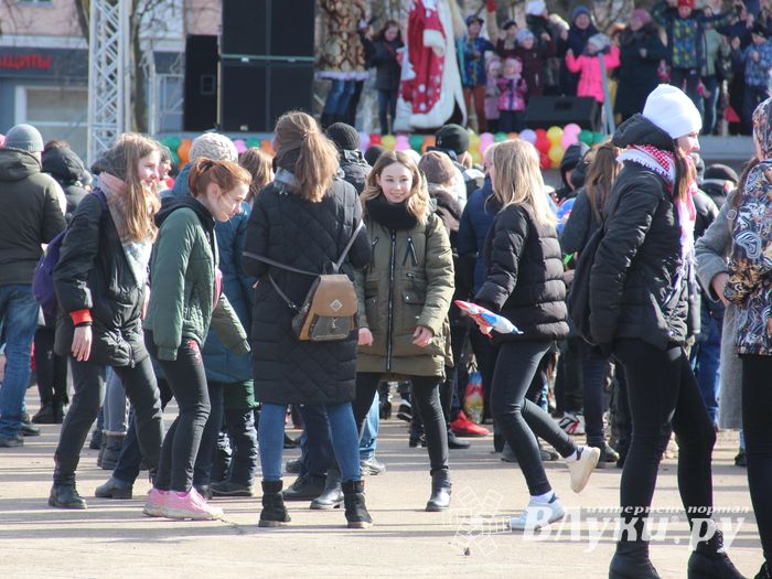 В Великих Луках широко отметили Масленицу (ФОТО)