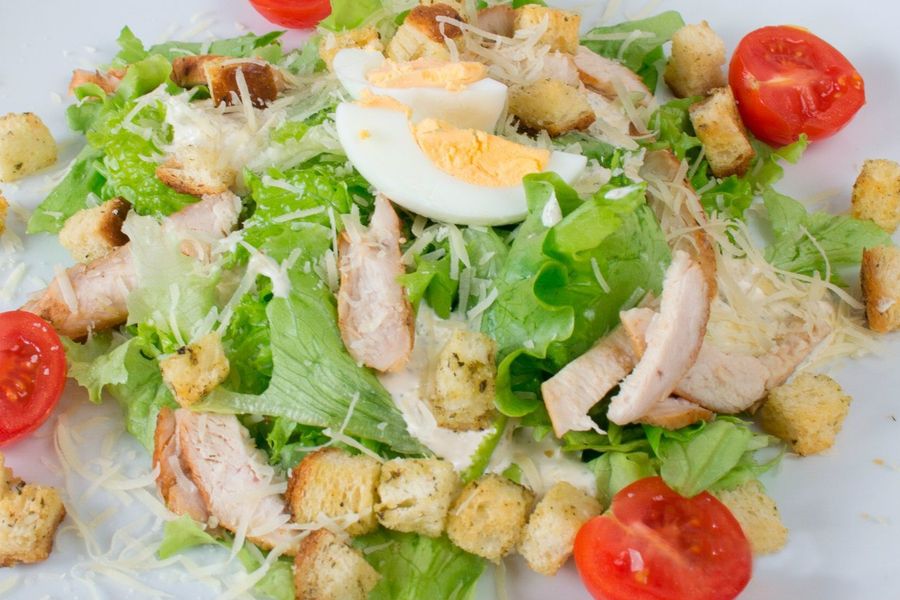 Давно известно: даме в праздник у плиты не место