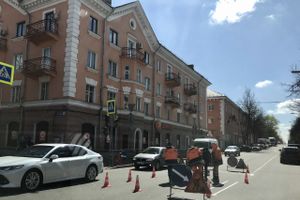 На Октябрьском обновляют «зебры», движение временно затруднено (ФОТО)