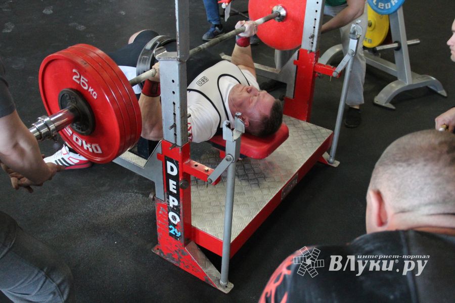 В Великих Луках состоялись Чемпионат и Первенство Псковской области по жиму штанги лежа (ФОТО)