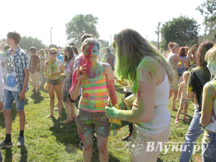 Яркие эмоции «ColorFest» в Великих Луках (ФОТО)