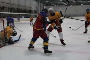 Два зоккейных матча прошли в Великих Луках в рамках Чемпионата города (ФОТО)