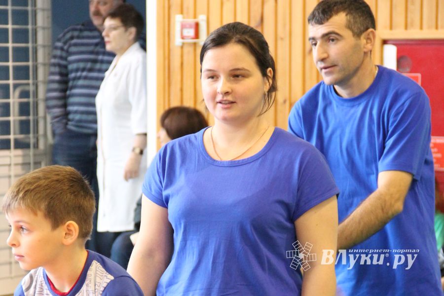 Великолучане одержали победу в зональном этапе «Папа, мама, я – спортивная семья» (ФОТО)