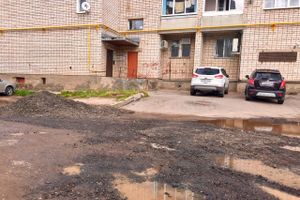 Великолучан беспокоит озеро во дворе дома (ФОТО)