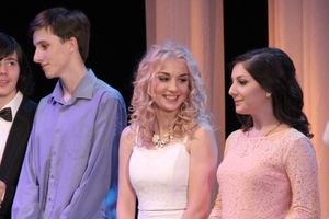 В Великих Луках выпускникам вручили медали «За особые успехи в учении» (ФОТО)