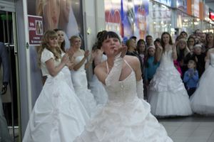 В Великих Луках бегали невесты (ФОТО)