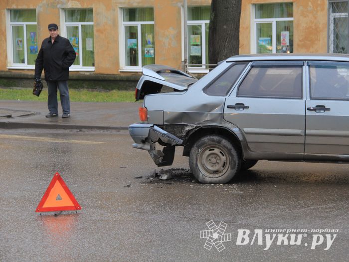 В районе Смоленского рынка произошли два ДТП (ФОТО)