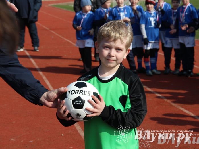 В Великих Луках прошел международный детский турнир по футболу «Наши надежды»